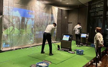 パーソナルゴルフレッスンコース」の体験ギフト。コナミスポーツ